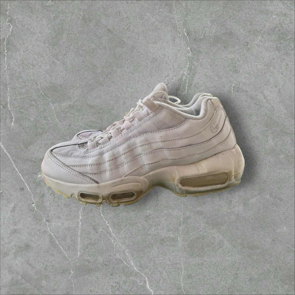 Nike Air Max 95 Triple White Leather Sneaker Shoes CJ3906-100 Youth -‎ Sz 7 Y